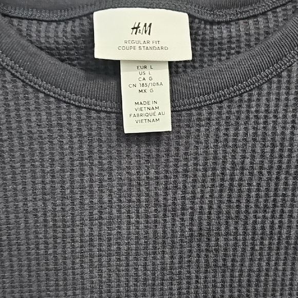 H&M Black Textured Short Sleeve Tee - Picture 2 of 3